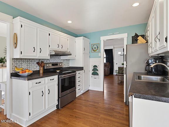 3rd image of 105 Cranbury Road