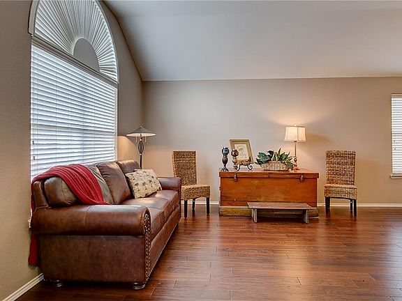 4th image of 2061 Falls Creek Dr