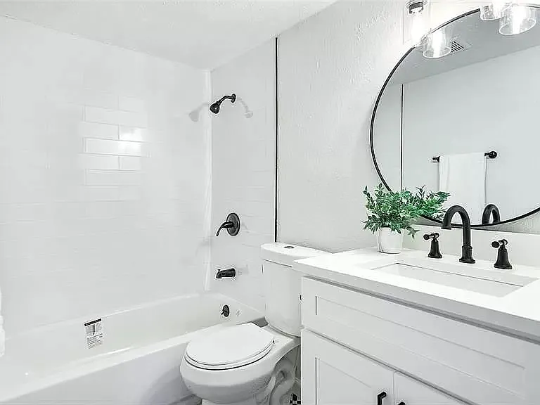 7302 Hedge Dr — Photo 3