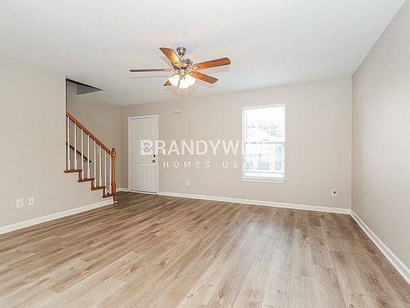 4th image of 701 Holland Ridge Dr