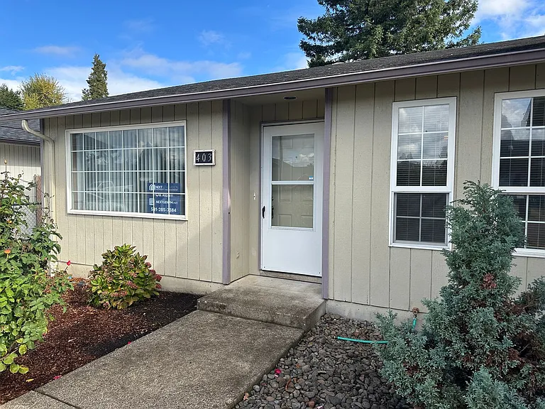 403 S 37th Pl — Photo 6