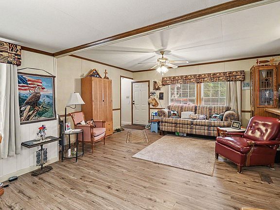 3rd image of 17039 3rd St