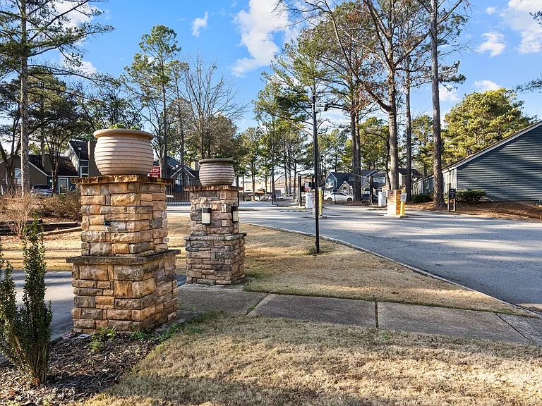 East Ponce Village — Photo 22