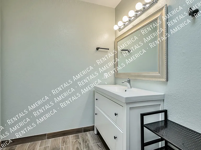 644 N Richey Blvd — Photo 11