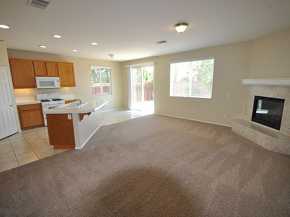 4th image of 38308 Tranquila Ave