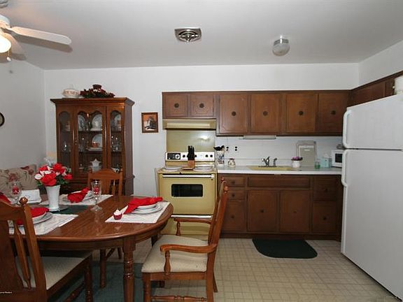 2nd image of 391B Fairway Ln