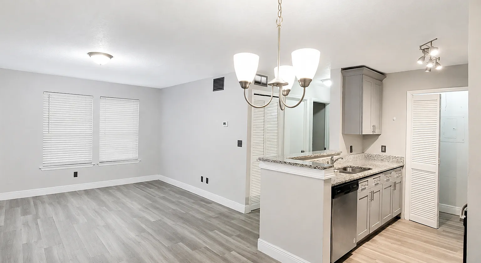 2 bed, 943 sqft, $1,700 — Photo 2