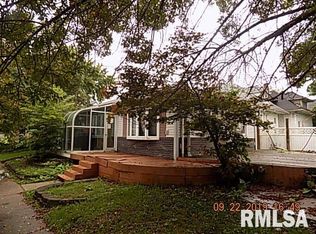 1330 8th St, Rock Island, IL