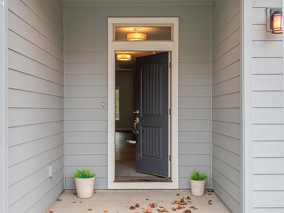 3rd image of 11013 NE 62nd Pl