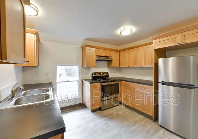 624 NW 22nd Ave #UPPER — Photo 2