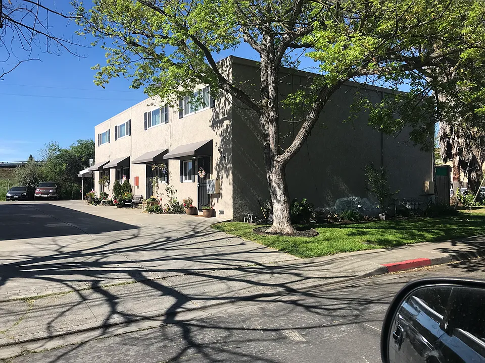2237 Hillsborough Ct #3