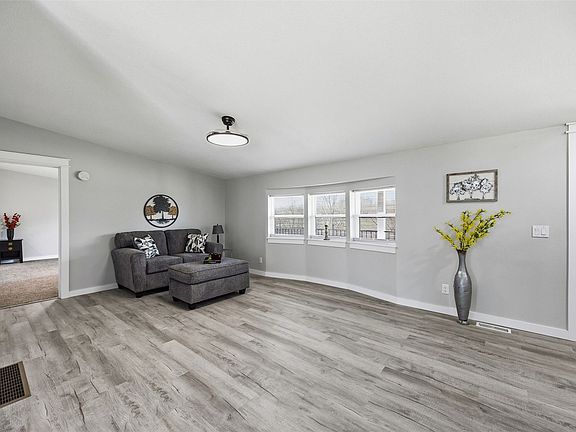 4th image of 714 Regal Ridge Ct