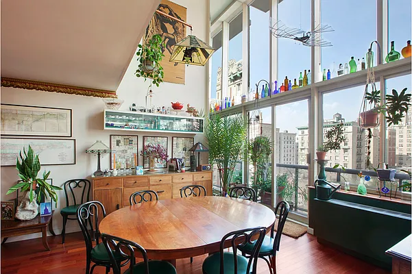 Sold by Triplemint | media 3