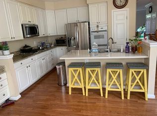 8528 Harvest Oak Dr, Vienna, VA 22182