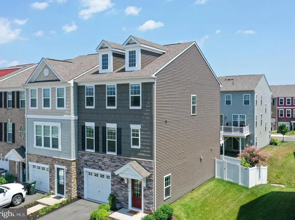 10739 Caledonia Meadow Dr, Manassas, VA 20112