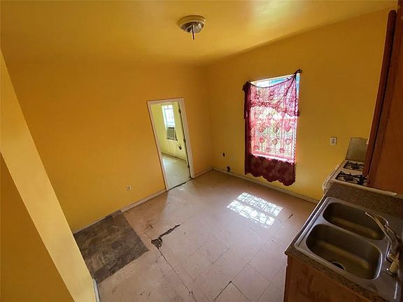 4th image of 3043-3049 Law St