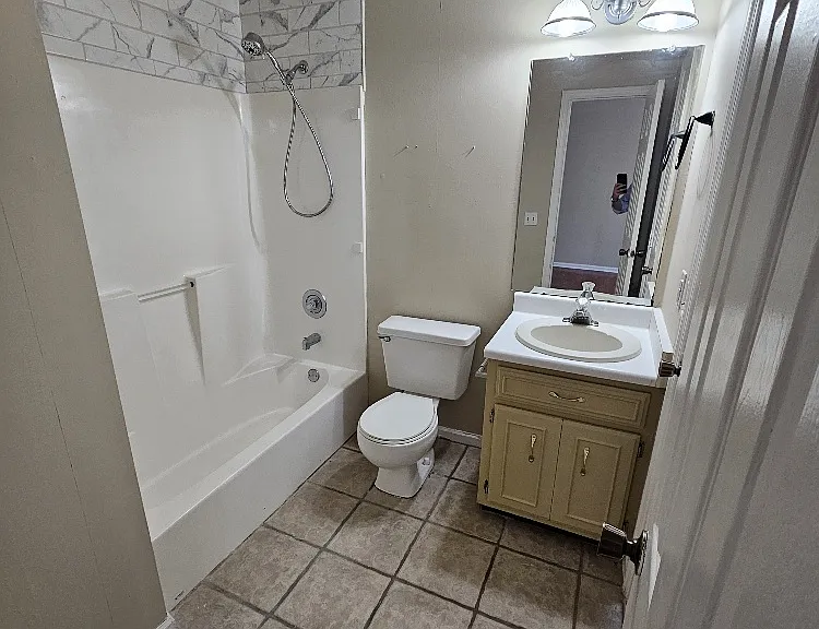 230.5 Lanier Dr #122 — Photo 5