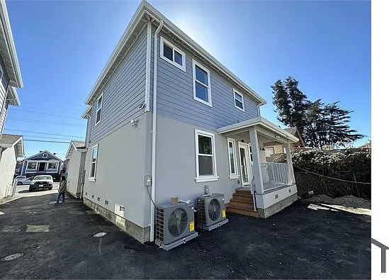 3 bed, 1100 sqft, $3,100 — Photo 3