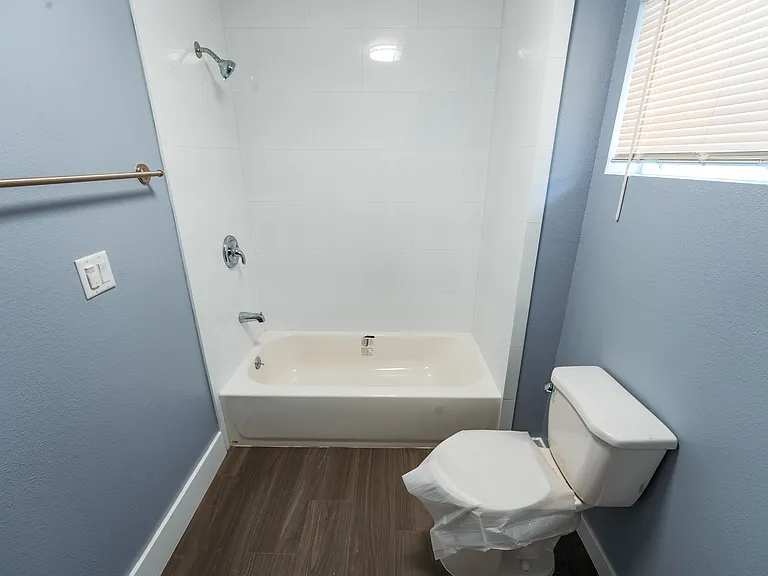 10374 Long Beach Blvd #1M — Photo 12