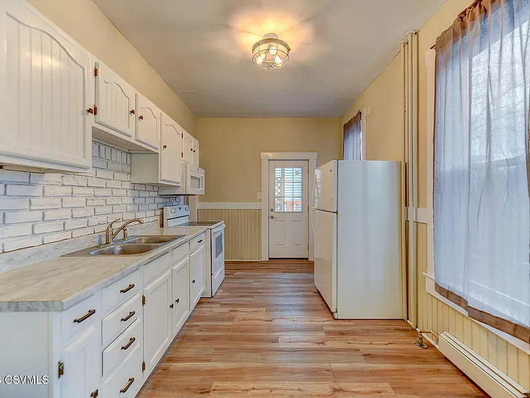 148 Bloom St — Photo 13