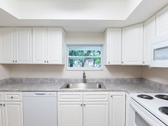 3rd image of 308 Park Ave