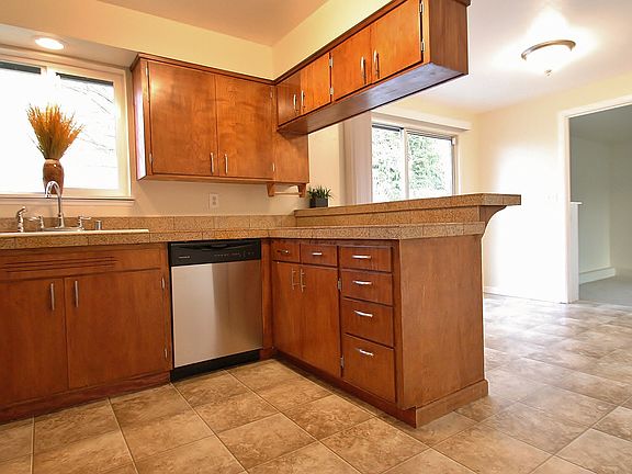 5th image of 5019 N 13th St