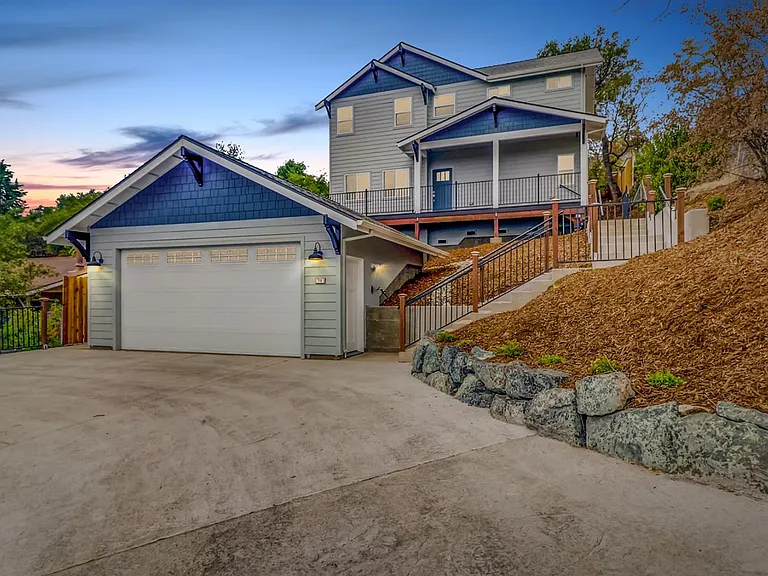 710 Landis Cir — Photo 1