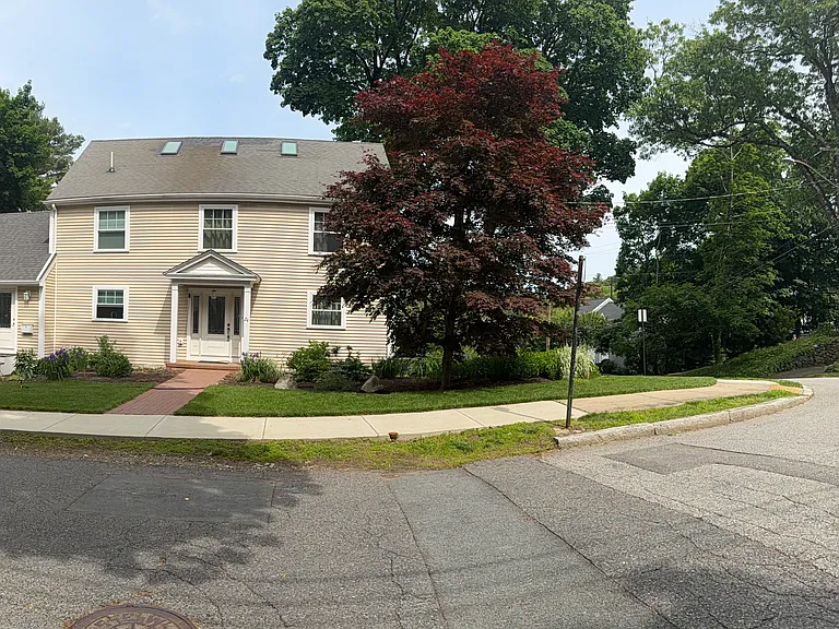 24 Fairfield St — Photo 45