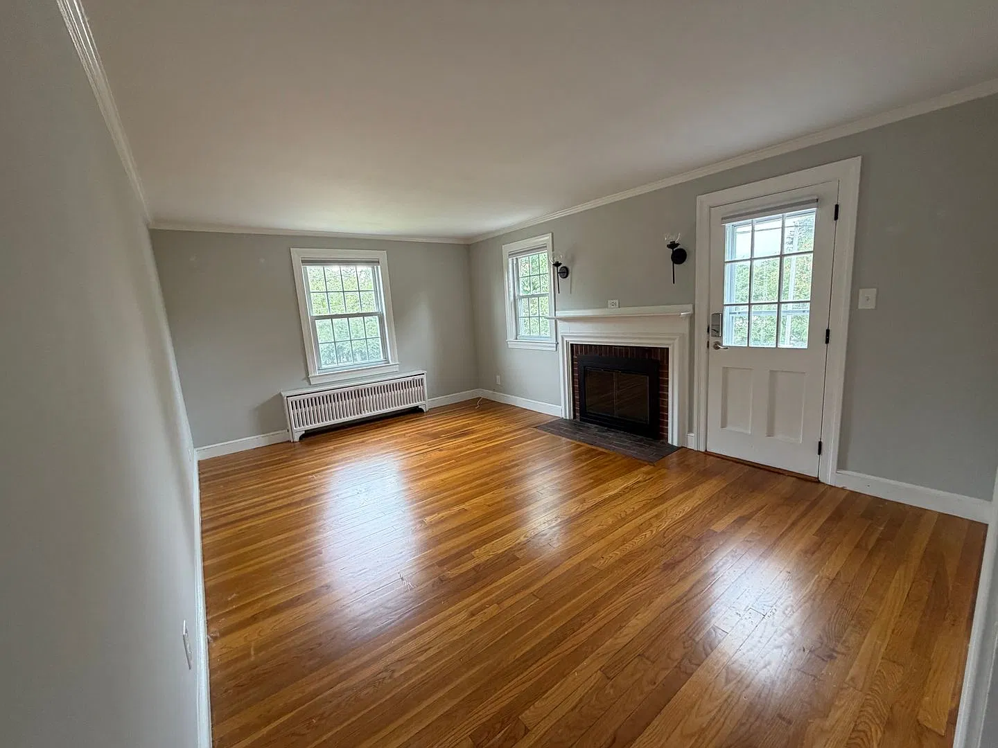 Updated 2 Bedroom Wakefield Rental — Photo 2