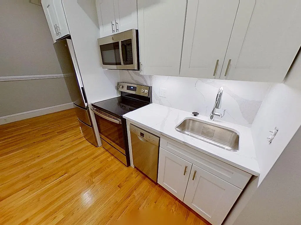 2 bed, 800 sqft, $3,700 — Photo 2