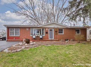 390 Willow Rd, Wauconda, IL 60084