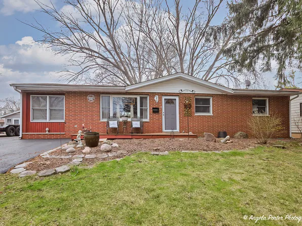 390 Willow Rd, Wauconda, IL 60084