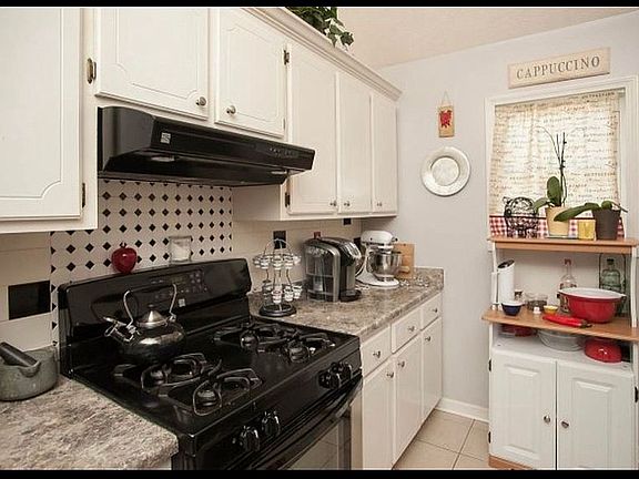 4th image of 319 Bear Dr