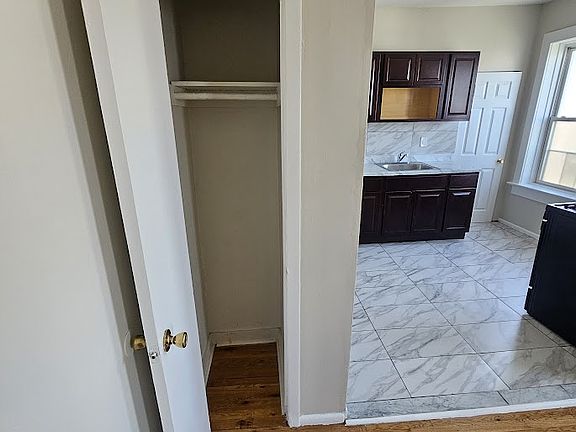 3rd image of 220 Roseville Ave #411R