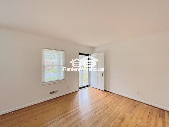 5th image of 4837 Milan Dr