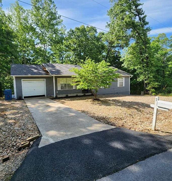 1st image of 7 Claypole Ln