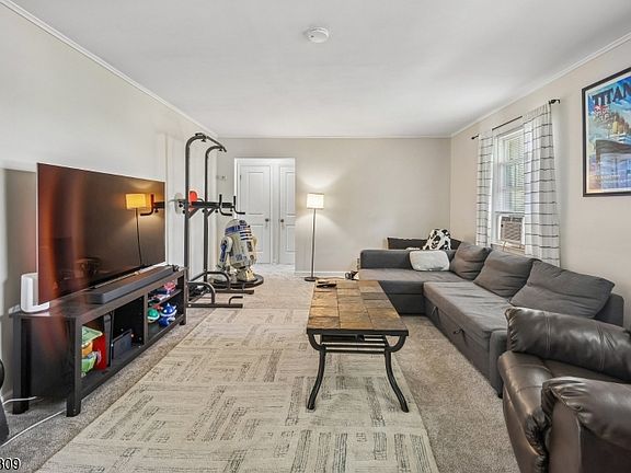 4th image of 390 Morris Ave APT 8