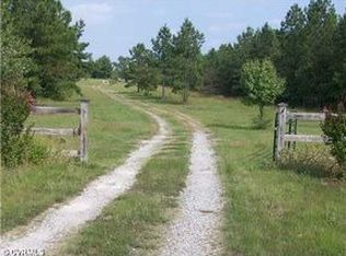 410 Edmonds Ln, Blackstone, VA 23824