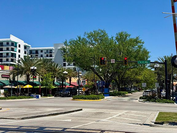 5th image of 140 S Dixie Highway #1002