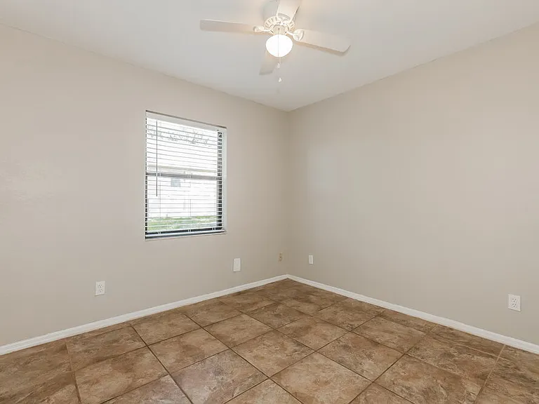 1424 Covington Ct — Photo 12