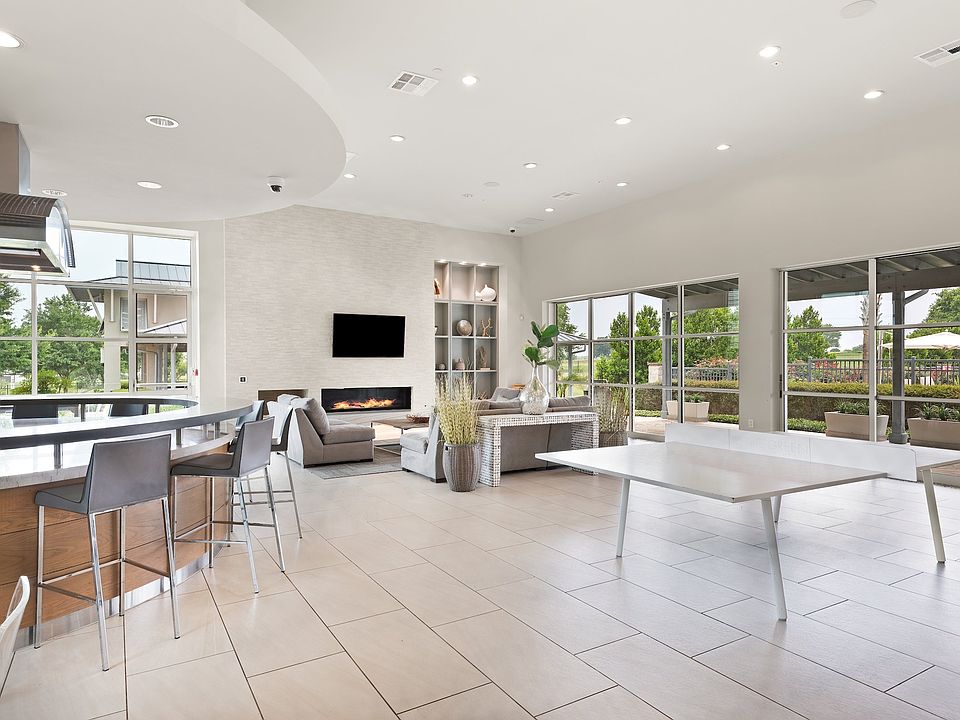 1st image of 4300 Cromwell Dr #6302