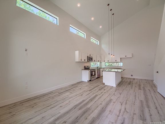 2nd image of 1237 Mountain View