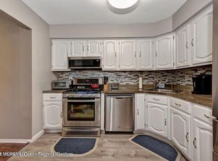 8 Amherst Ct, Aberdeen, NJ 07747