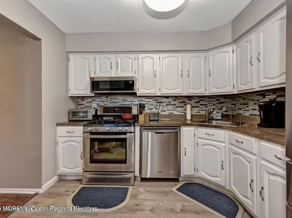 8 Amherst Court, Aberdeen, NJ 07747