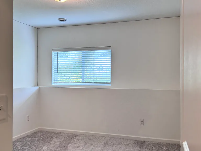 1114 Meadow Ln — Photo 14