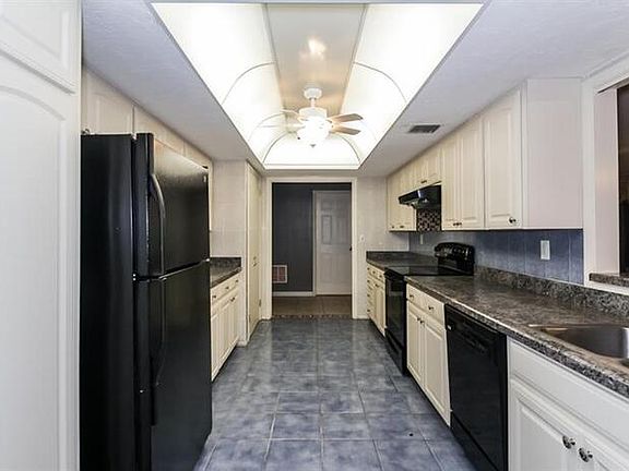 2nd image of 105 Golf Club Ln