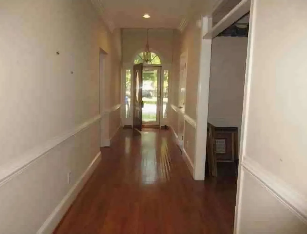 Building Photo - 101 White Oak Dr
