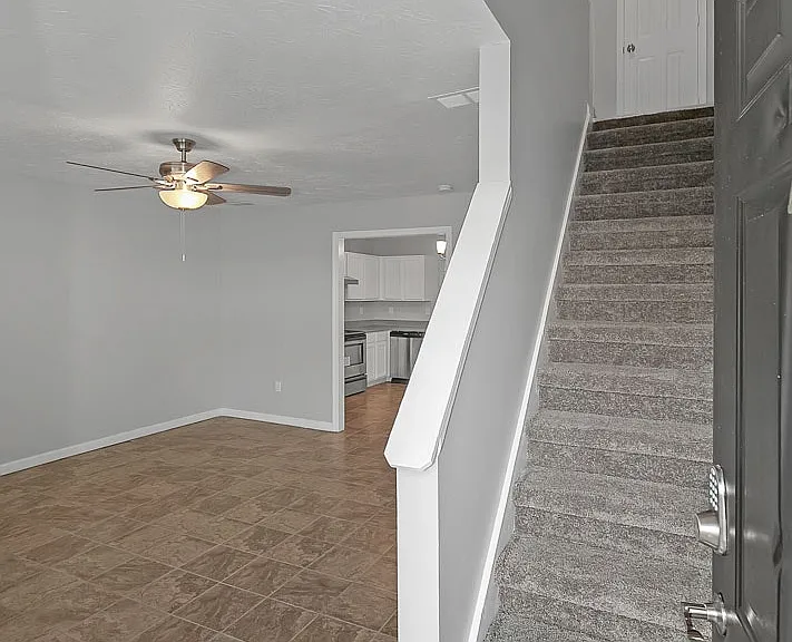 134 Point Place Dr — Photo 3