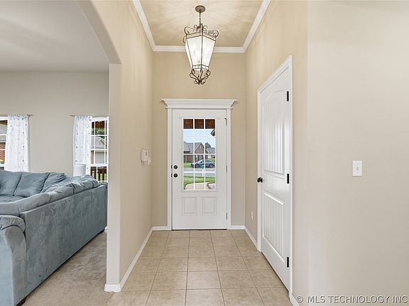 4th image of 14609 S Oak Ct