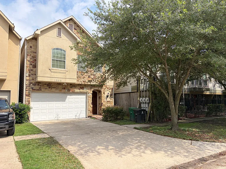 1505 Paige St — Photo 1